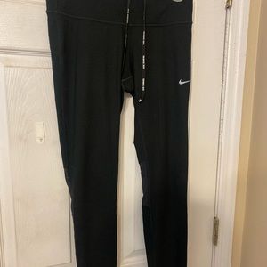 Nike 6/8 Leggings // Condition: very good